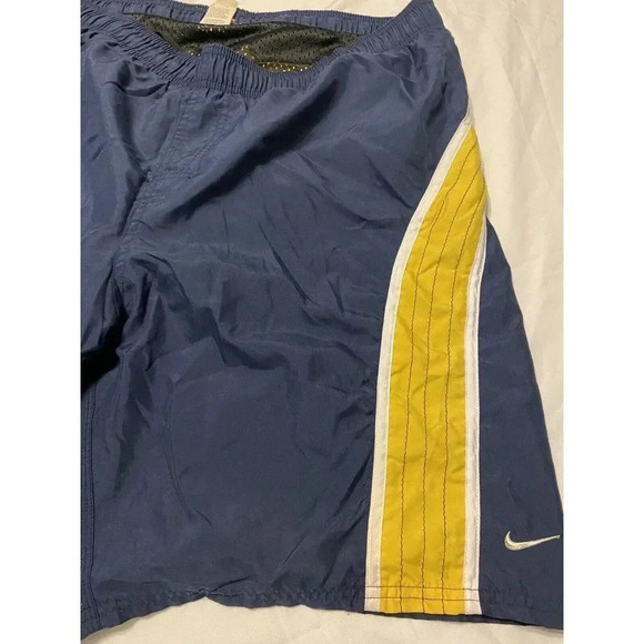 NIKE VINTAGE SWIM TRUNKS MENS XL - INSIDE LINING-  BACK POCKET - GOOD CONDITION - Picture 2 of 12